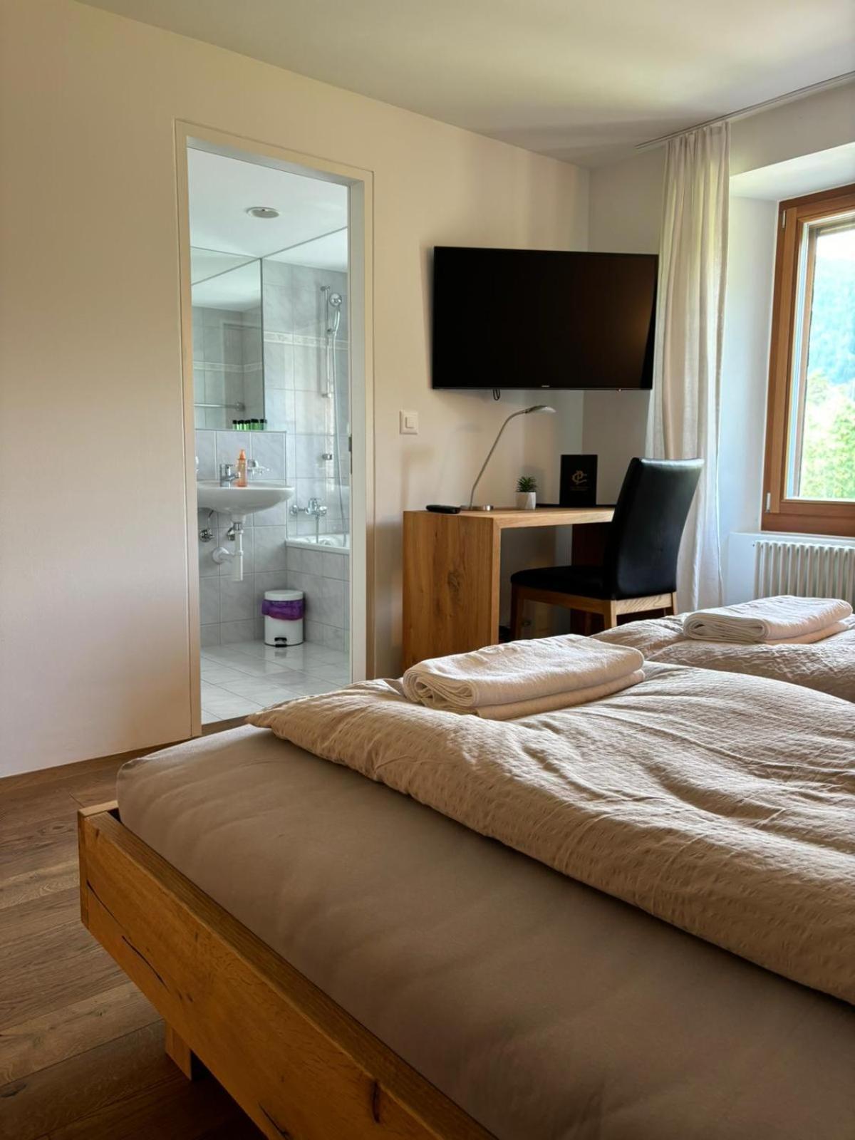Landgasthof Zum Glenner Ilanz/Glion المظهر الخارجي الصورة