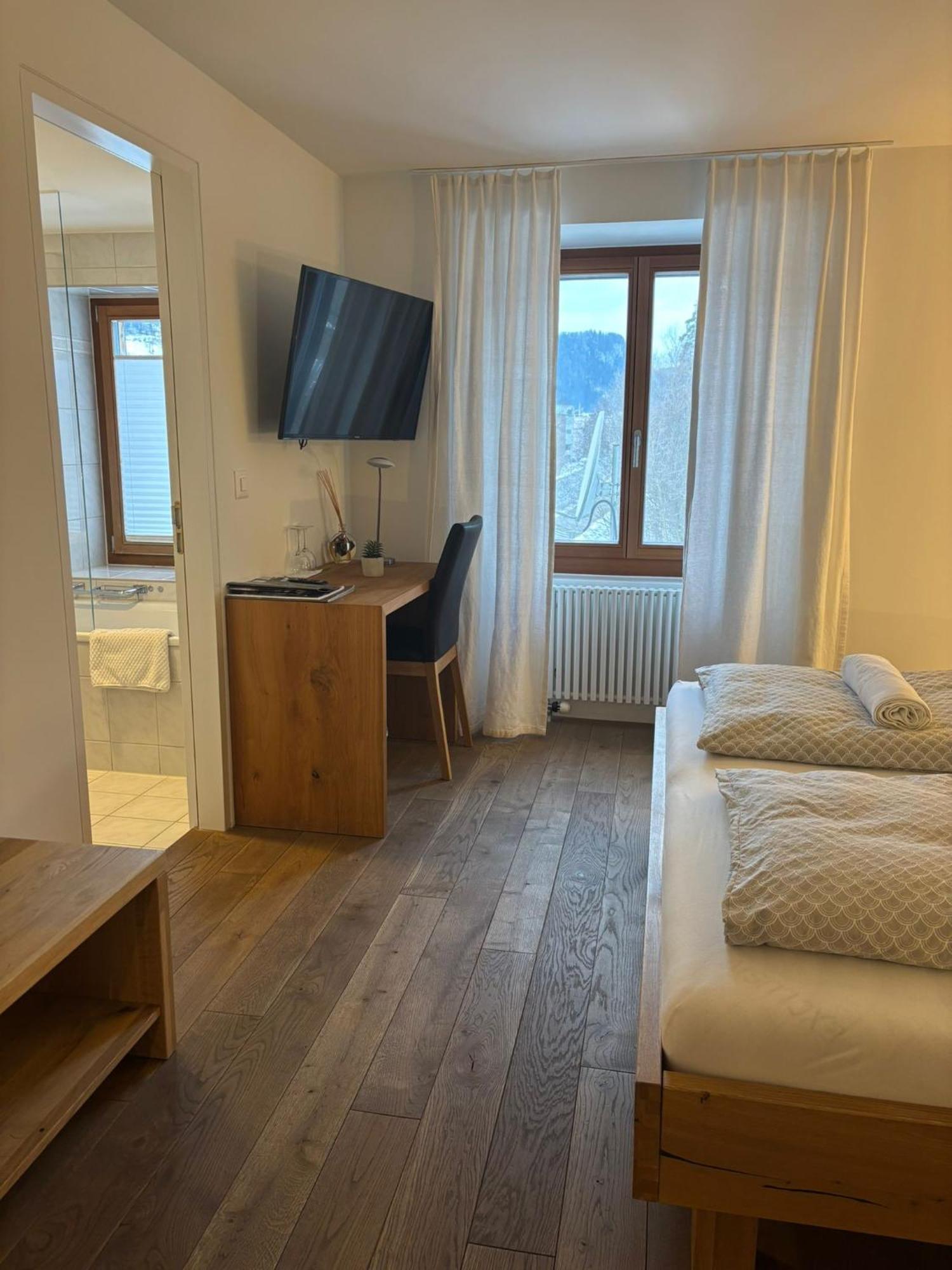 Landgasthof Zum Glenner Ilanz/Glion المظهر الخارجي الصورة